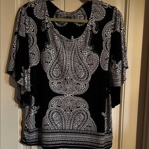 JM Collection Black and White Blingy Blouse